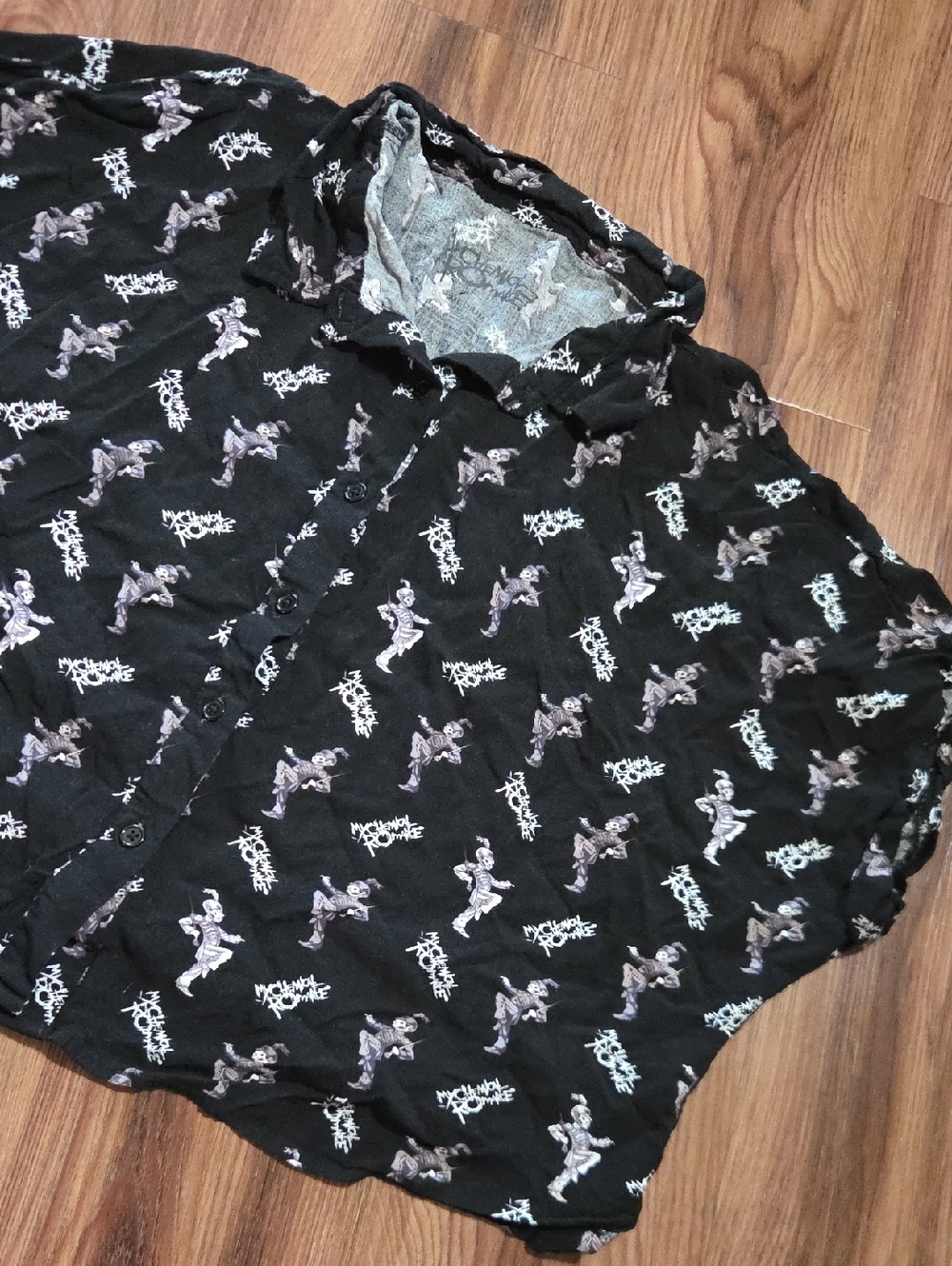 My Chemical Romance Crop Black Button-Up Short Sleeve Shirt Size Medium